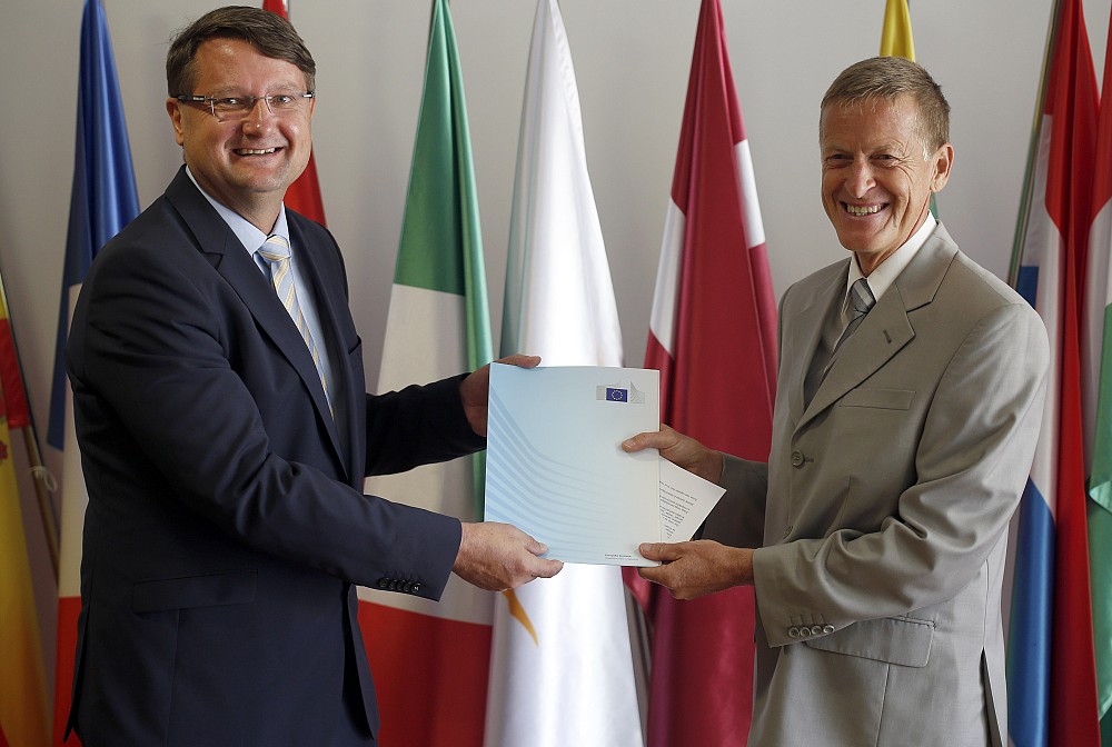 Mr Zoran Stančič, Head of the Representation of the European Commission in the Republic of Slovenia, and Amb Tomaž Lovrenčič, ITF Director. 

Foto: Borut Živulović / Foto BOBO
