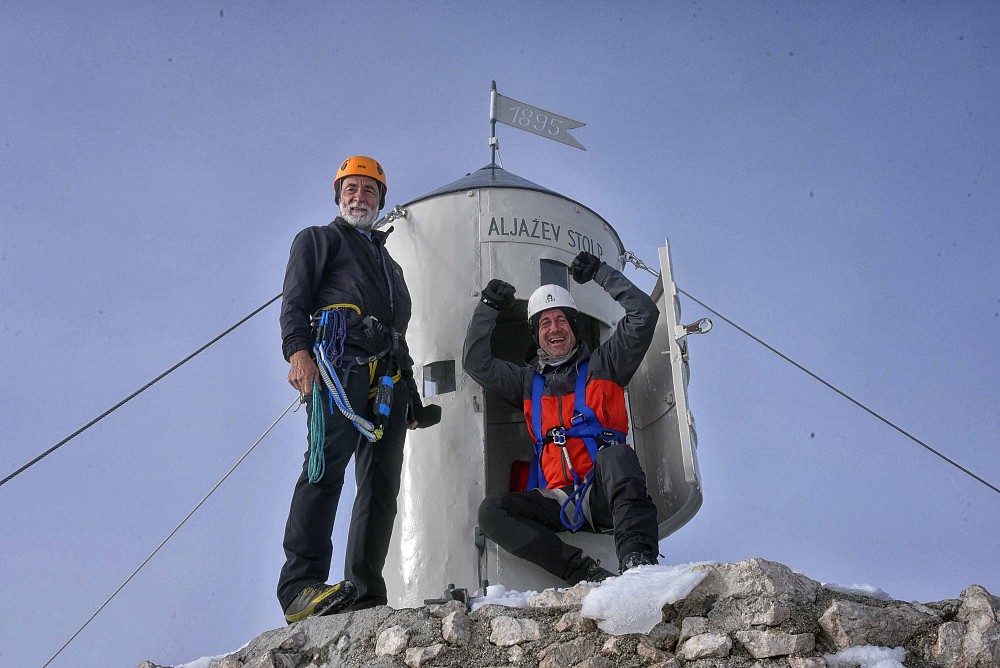 Franc Gričar, Alpine Association of Slovenia, and Željko Volaš at Aljažev stolp (Photo: Žiga Živulović jr./BOBO)