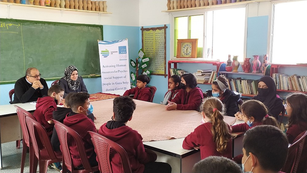 Session about the importance of voluntary work at a school.