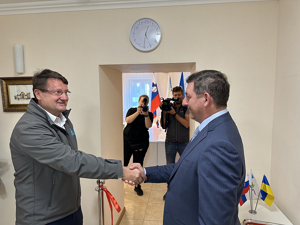 Ambassador Tomaž Lovrenčič, ITF Director, and Doctor Aleš Musar, spouse of the President of the Republic of Slovenia, opening an ITF office in Kyiv.