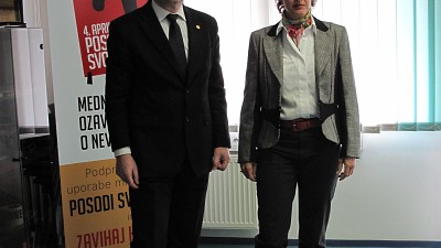 Ambassador of Spain to Slovenia lent her leg