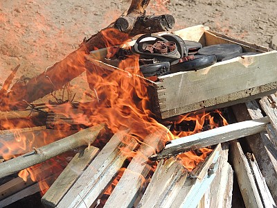 Destruction of engineering ammunition by open burning