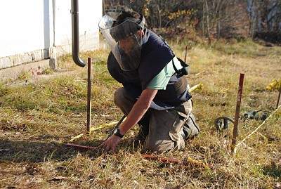 Demonstration of manual demining method