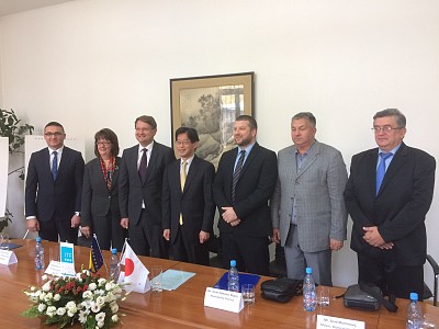 Left to right: Mr SašaObradović, BHMAC Director, Amb Maureen E. Cormack, Amb Tomaž Lovrenčič, Amb Kazuya Ogawa, and representatives of municipalities Petrovo, Čelić and Han Pijesak