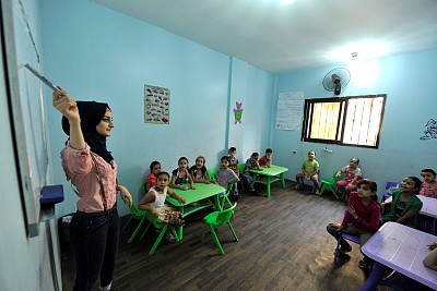 Risk education is key in reducing the risk of injury and death in communities affected by mines/ERW, especially amongst children, who are led by curiosity in investigating anything new and uncommon. (Photo: Žiga Živulović jr./BOBO) 