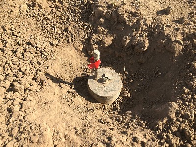 Fragmentation mine located at a clearance site