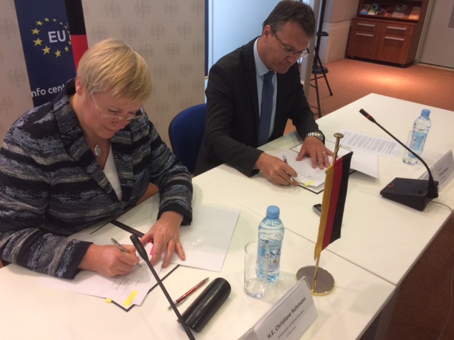 H.E. Christiane Hohmann, Ambassador of the Federal Republic of Germany to Bosnia and Herzegovina, and Ambassador Damjan Bergant, ITF Enhancing Human Security Director sign the Agreement
